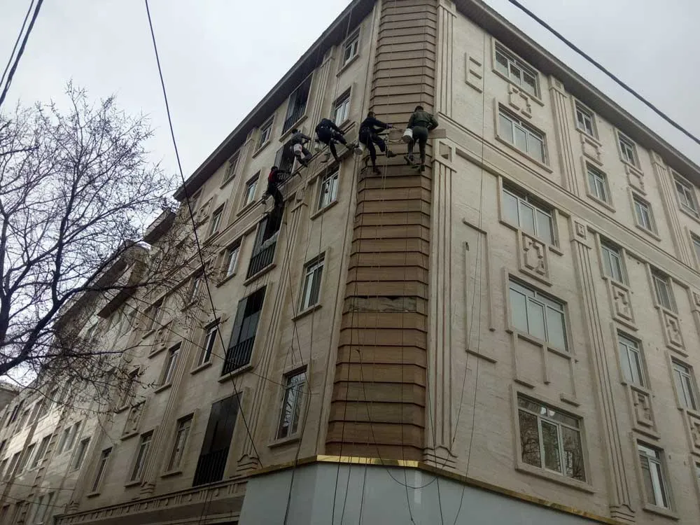 پیچ و رولپلاک سنگ نما